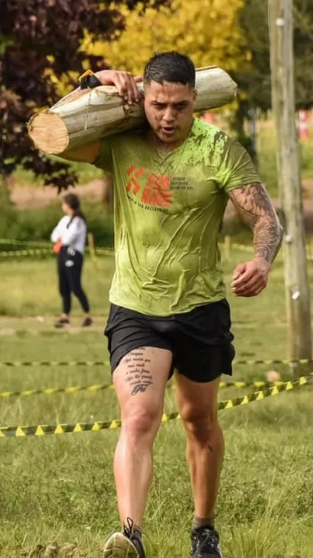 Joe Alessandro em prova de corrida de obstáculos